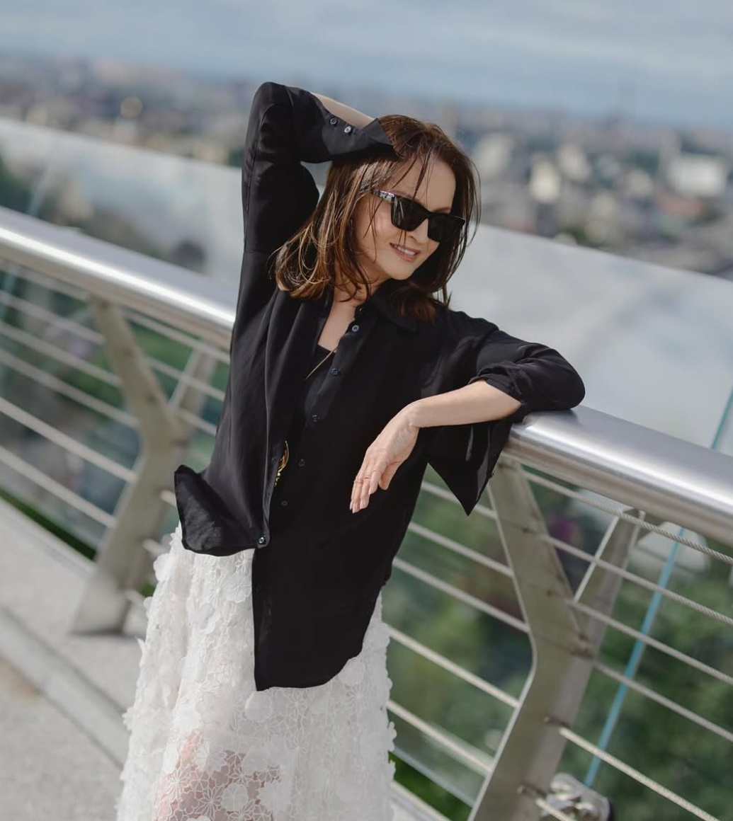     София Ротару: Instagram (Запрещён в РФ) @sofiarotaru.official