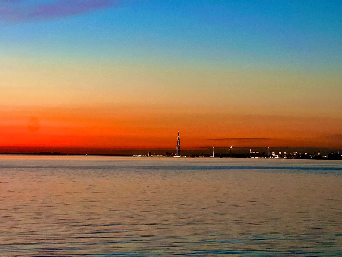 Ходим на залив только вечером, когда немного народу.