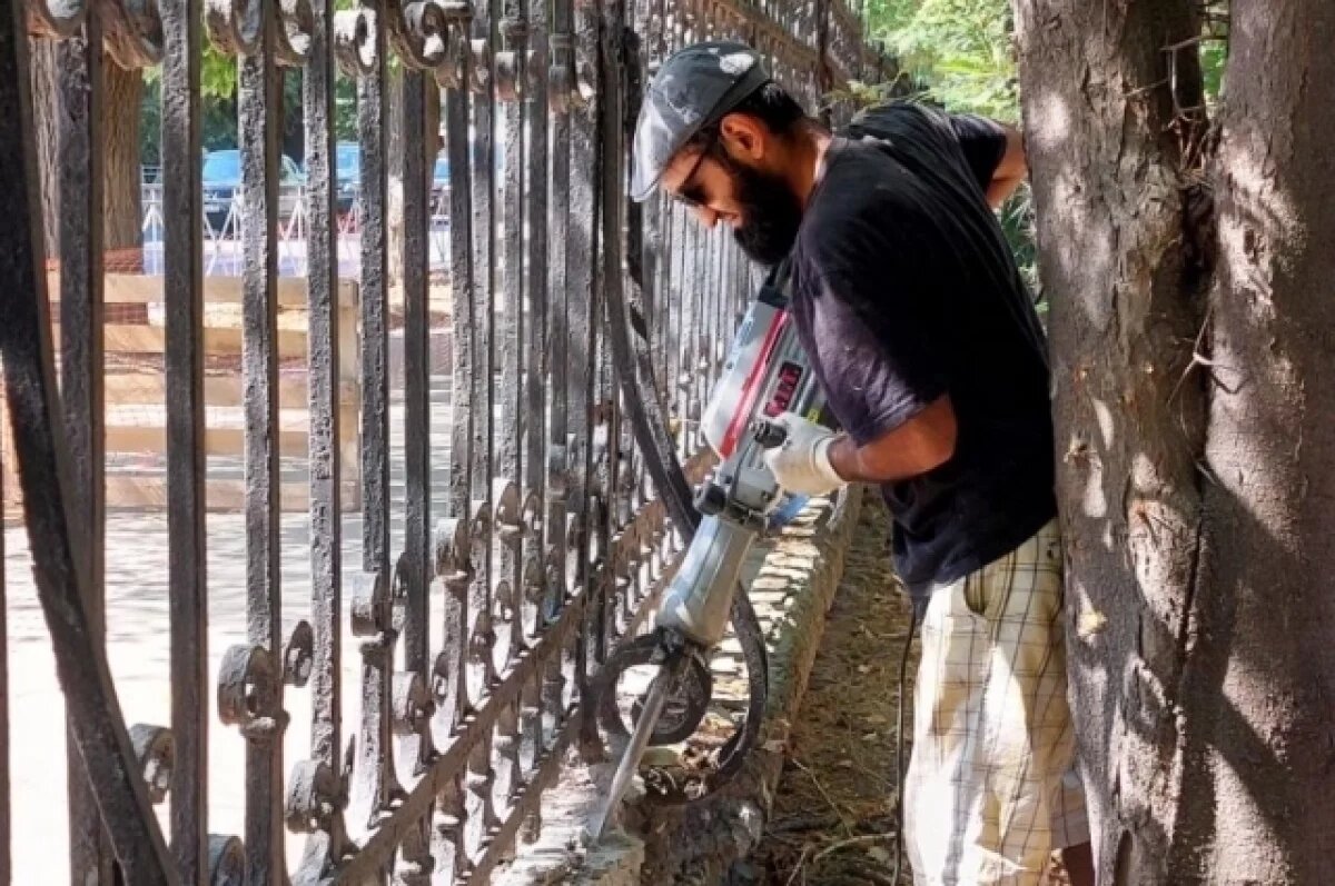    В Детском парке Симферополя отреставрируют кованый забор XIX века