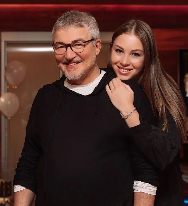 Дмитрий и Полина Дибровы. Социальные сети