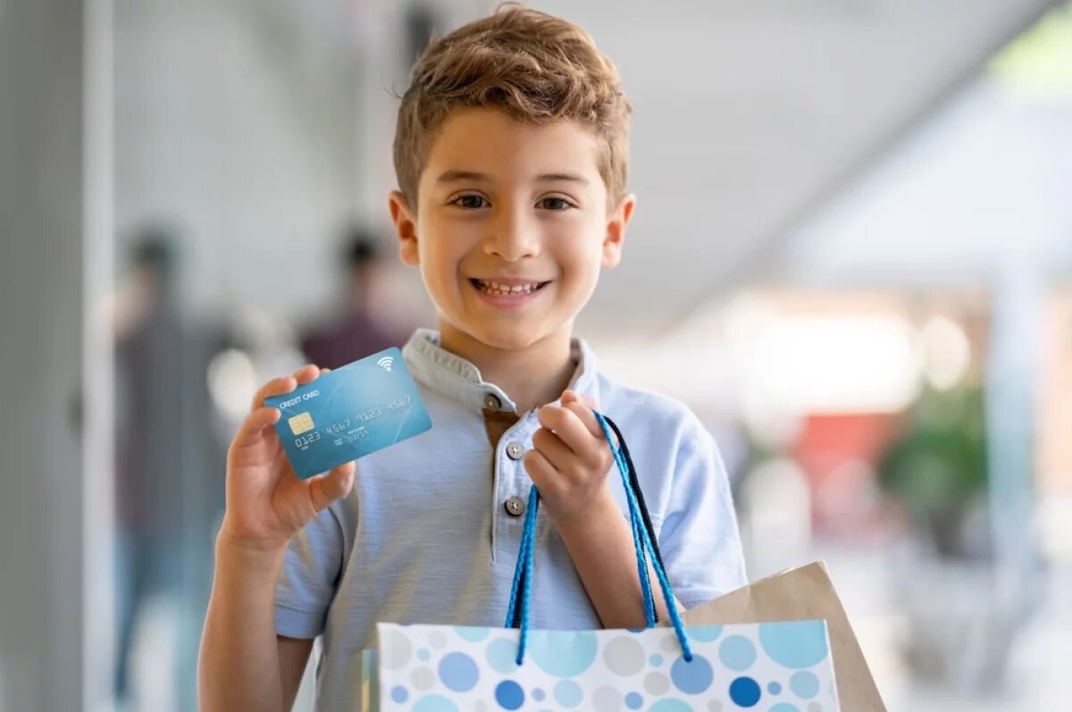    Условия для открытия дебетовых карт для детей сейчас предлагают большинство крупных банков.