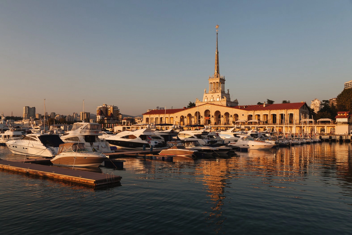 Сочинский морской вокзал Источник фото: commons.wikimedia.org Автор: Ted.ns