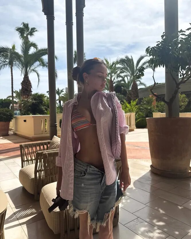 Источник https://images.thevoicemag.ru/upload/img_cache/78f/78f884a6c884851e62348a03a46722b4_cropped_666x831.webp