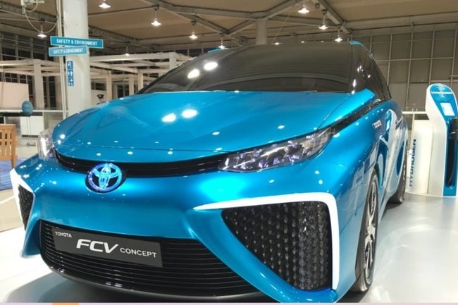    Автомобиль / Toyota