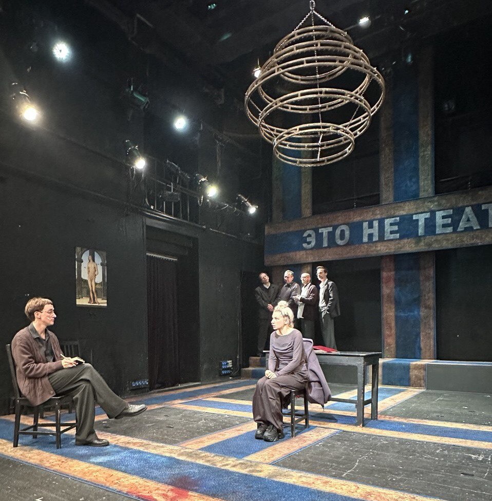 Дмитрии Александровичи (пять мужских душ) и  Елизавета Сергеевна Никищихина. Спектакль «Катарсис, или крах всего святого». Малая сцена Театра на Таганке. Фото автора.