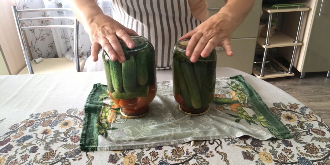 Ассорти с помидорами и огурцами улетает на ура, рассол выпивается до последней капли. Попробуй.