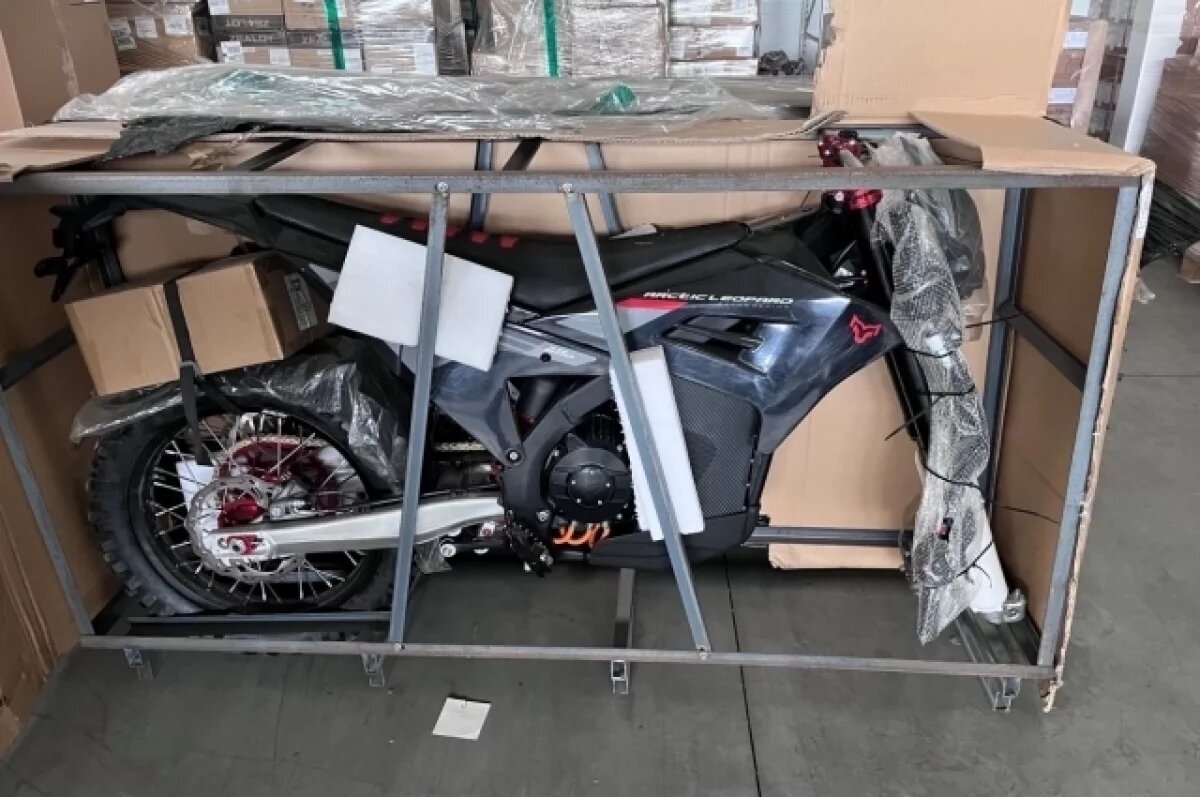    Псковская таможня передала квадрокоптеры, прицелы и мотоциклы Минобороны