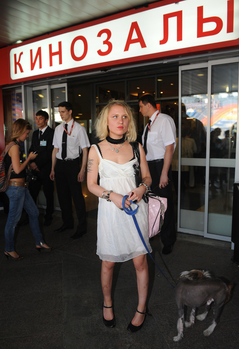    Гай Германика перед премьерой фильма Киры Муратовой «Мелодия для шарманки», кинотеатр «Октябрь», Москва, 2009 год