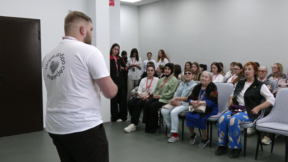    Участники форума «Медицина и доброта» научили пожилых югорчан основам первой помощи