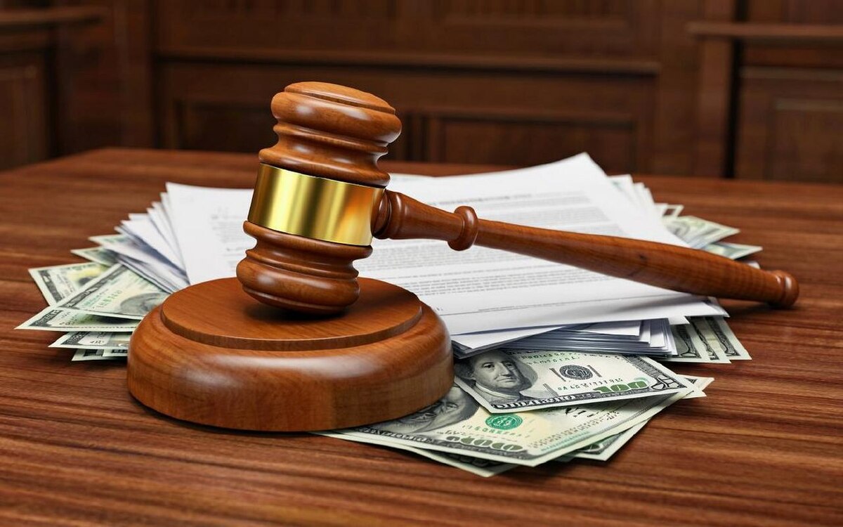    Обанкротившаяся продуктовая сеть «Синтез» отсудила у застройщика «Аксиома» почти 20 млн рублей Иллюстрация сгенерирована нейросетью Kandinsky