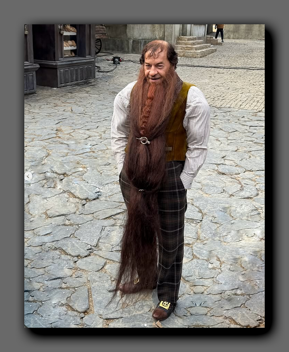 Федор Бондарчук в роли Карабаса-Барабаса. Скриншот @vodorod_production