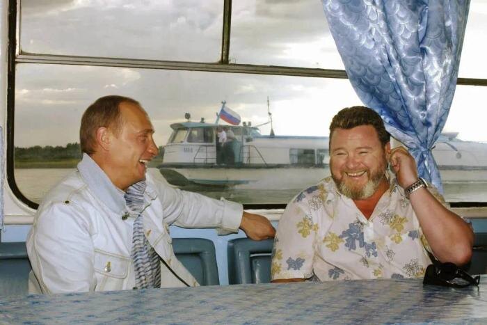 Михаил Евдокимов был популярен среди избирателей благодаря близости к народу. Фото © ТАСС / Владимир Родионов