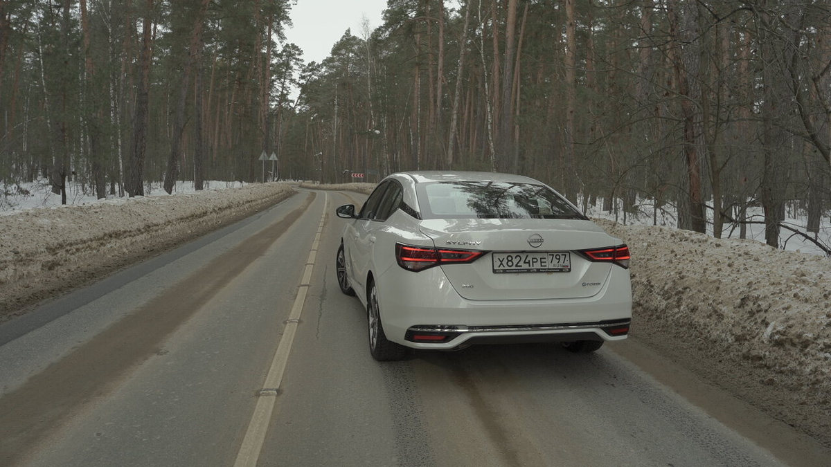 А вот гибридный седанчик Силфи, мы назвали в своё время идеальным вариантом для такси, кто же тогда знал, что законадательство изменится и теперь он уже не так актуален. Везти его с пробегом нет смысла, т.к. он таможится по ставкам электромобилей и там нет понятия "проходной", а вот новый все ещё интересен.