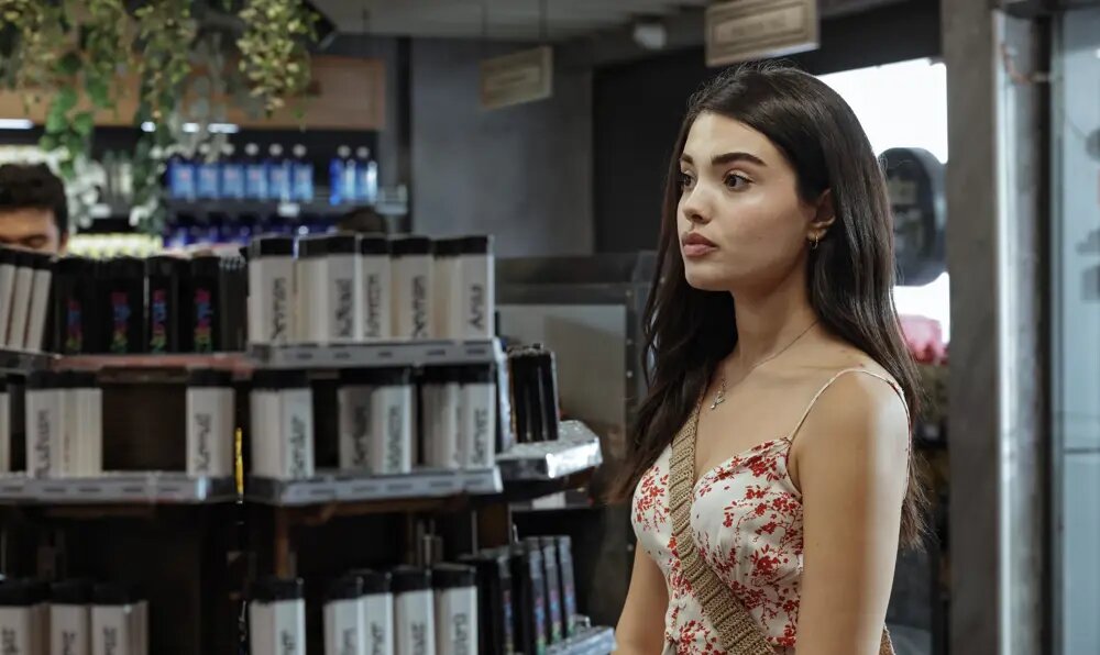 кадр из сериала «Сердцебиение»