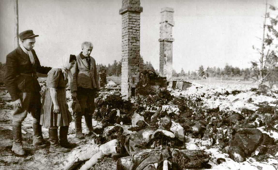 «Лагерь смерти в поселке Клоога, в котором были заключены жители Ленинградской и Псковской областей. Обгоревшие трупы на месте сожженного немцами лагерного барака», 1944 год