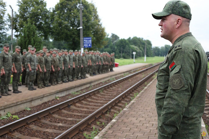    В Белоруссию уже прибыл первый воинский контингент для подготовки к серии учений в рамках ОДКБ.   
источник фото: пресс-служба Министерства обороны Белоруссии.