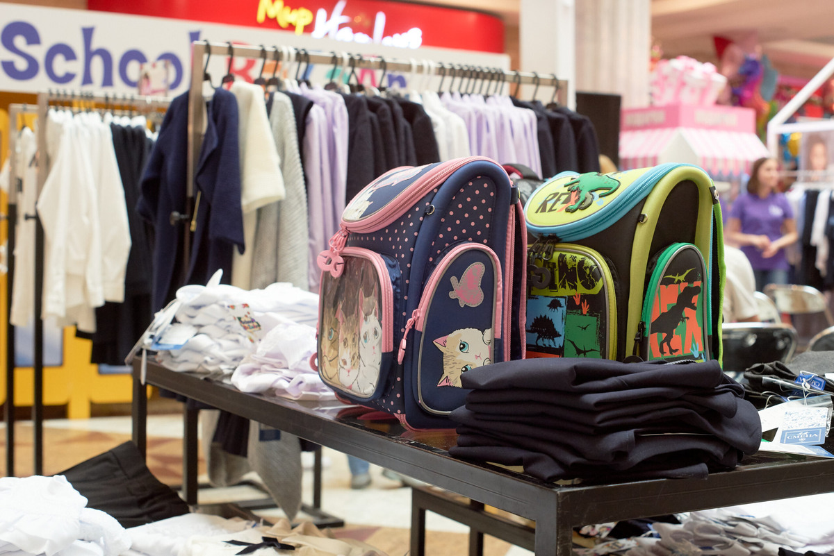    Новая школьная форма напомнила россиянам героев советского фильма. Фото: Sergey Smirnov / www.globallookpress.com