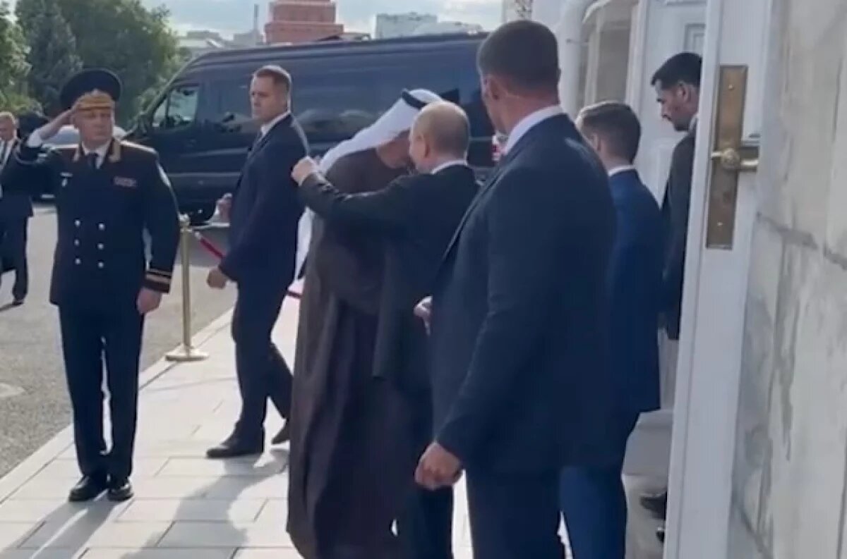    Появились кадры прощания Путина с президентом ОАЭ Мухаммедом Аль Нахайяной
