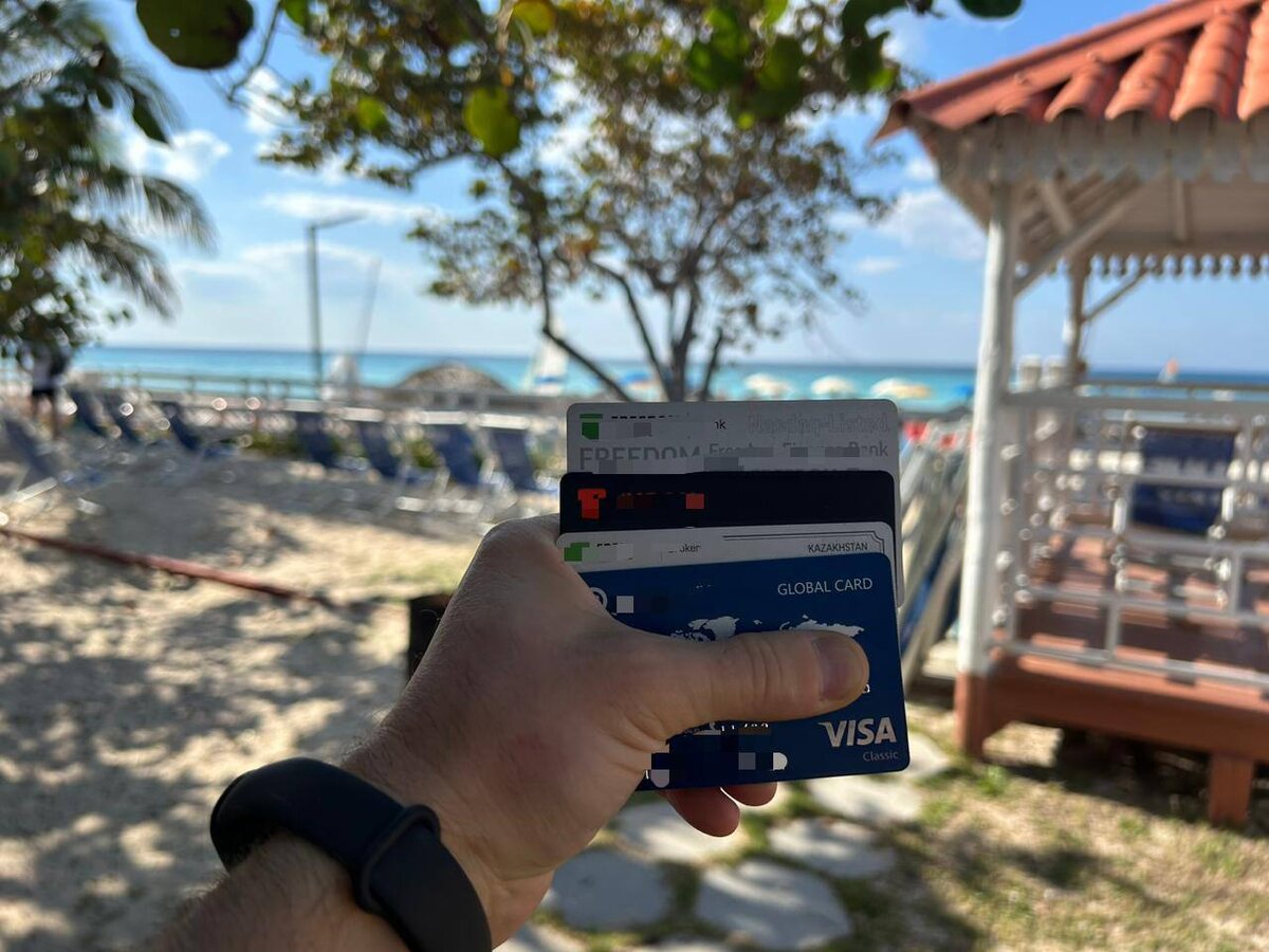 Я сам регулярно пользуюсь за границей банковскими картами, открытыми в Киргизии, Казахстане и Таджикистане
