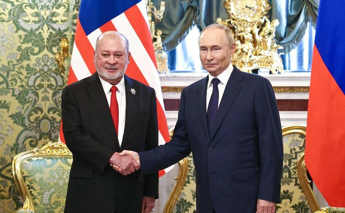 Накануне в Москве прошла встреча Президента РФ Владимира Путина с султаном ИбрагимомФото: kremlin.ru