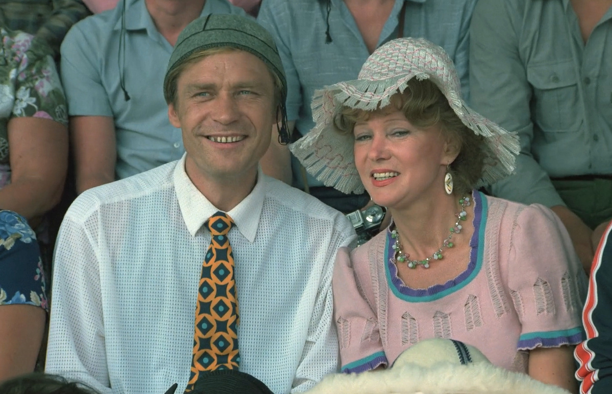 Кадр из кинофильма "Любовь и голуби", 1984 г., режиссер Владимир Меньшов, сценарист Владимир Гуркин, композитор Валентин Левашов (скриншот)