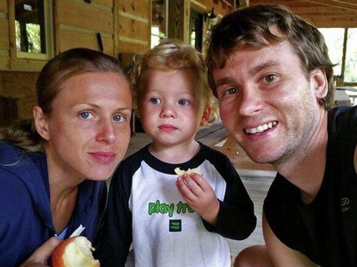    Юлия и Виталий Степановы с ребенком© Фото : Социальные сети Юлии Степановой