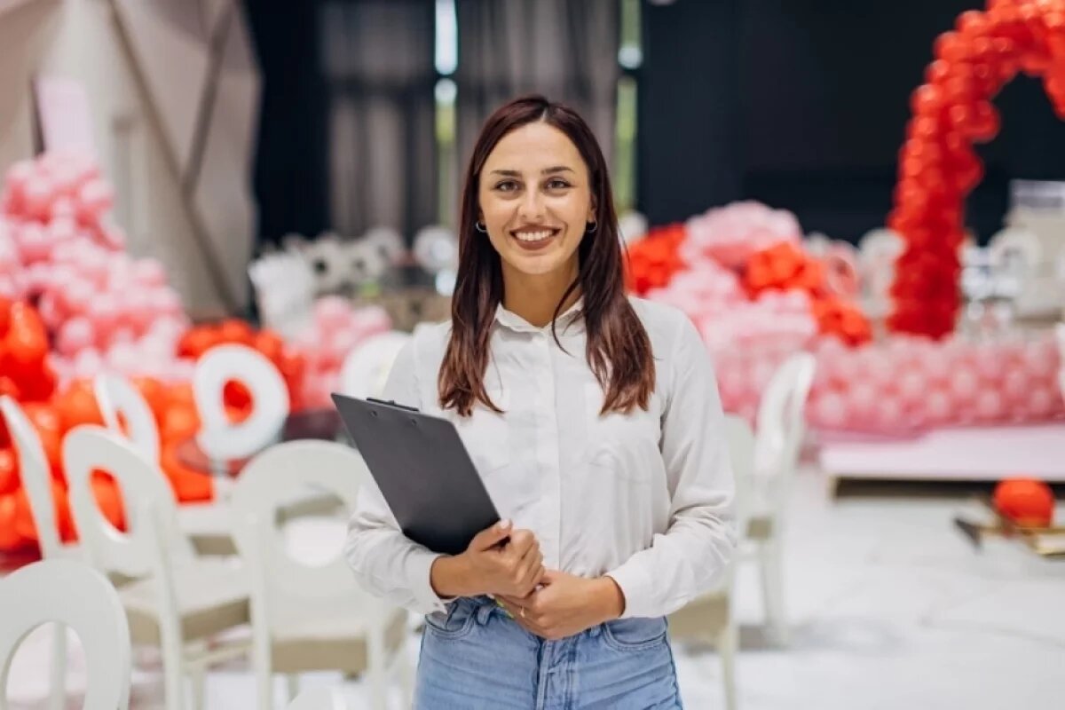    Традиционно выше доходы у тех, у кого есть среднее профессиональное образование и кто занят в сферах спорта, культуры и организации досуга (например, у event-менеджера).