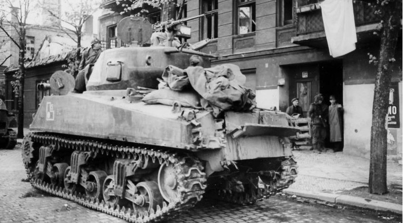 Советский М4А2(76)W «Шерман» в Берлине