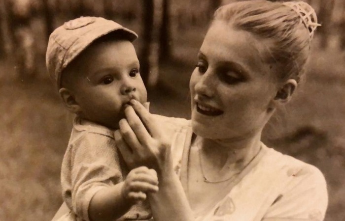 Галина Данилова с сыном в молодости. Фото: kulturologia.ru