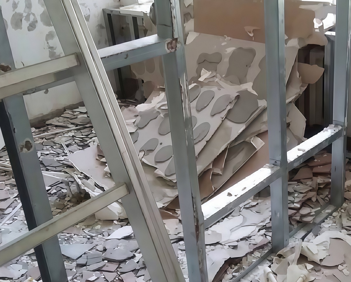 Пример демонтажа ГКЛ сломом