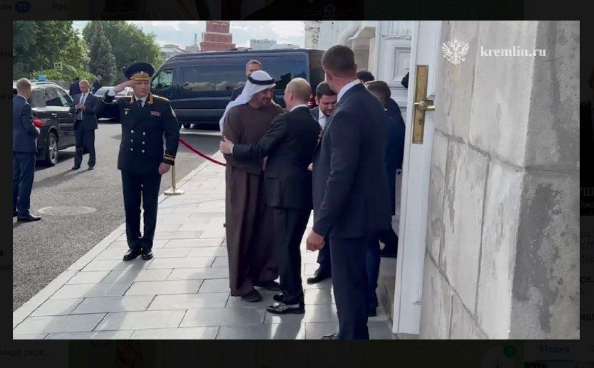    Рукопожатие президентов. Скриншот: телеграм-канал "Вы слушали Маяк"