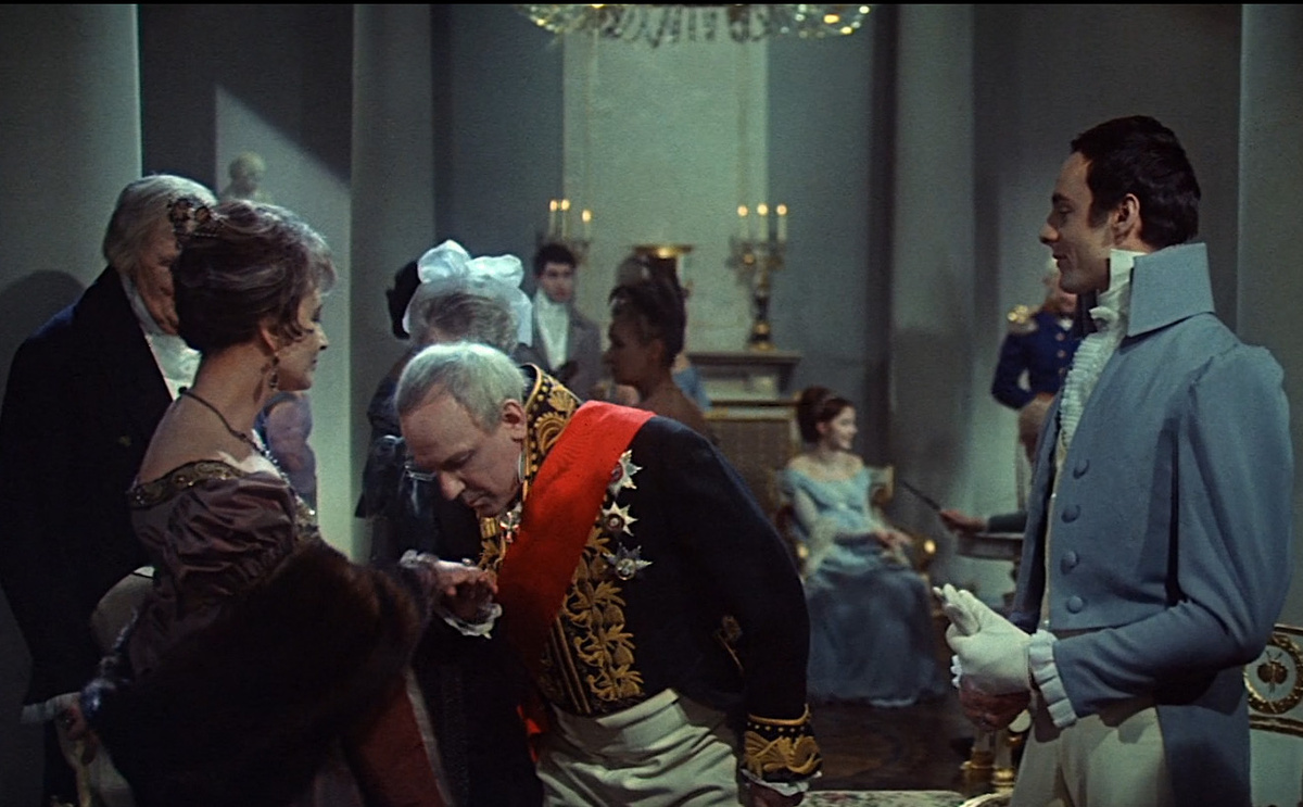 Фрейлина Анна Шерер (Ангелина Степанова), князь Василий Курагин-старший (Борис Смирнов), виконт Мортемар (Александр Фадеев)
Кинофильм «Война и мир» (СССР, 1967 г., режиссёр Сергей Бондарчук)
