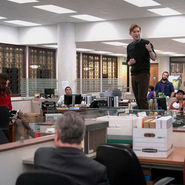     Донал Глисон знакомится с сотрудниками и стажерами «Газеты»