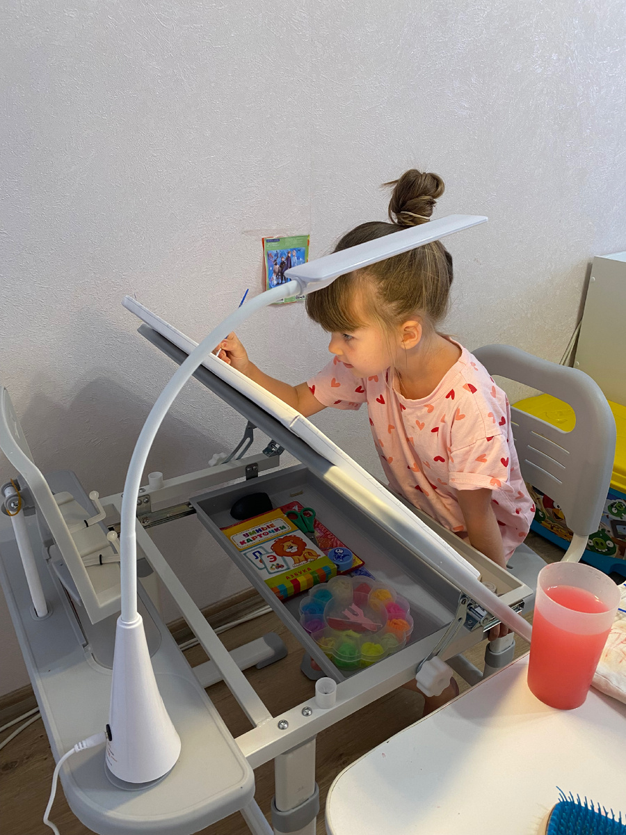 Человечек в процессе творчества. Об этом чуть позже расскажу)) и даже покажу!))