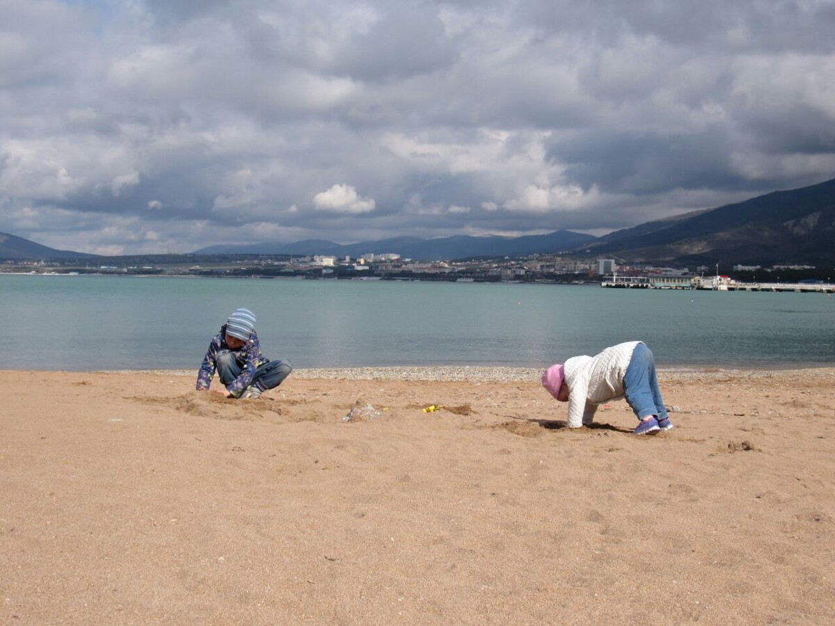 Наши малыши зимой в Геленджике