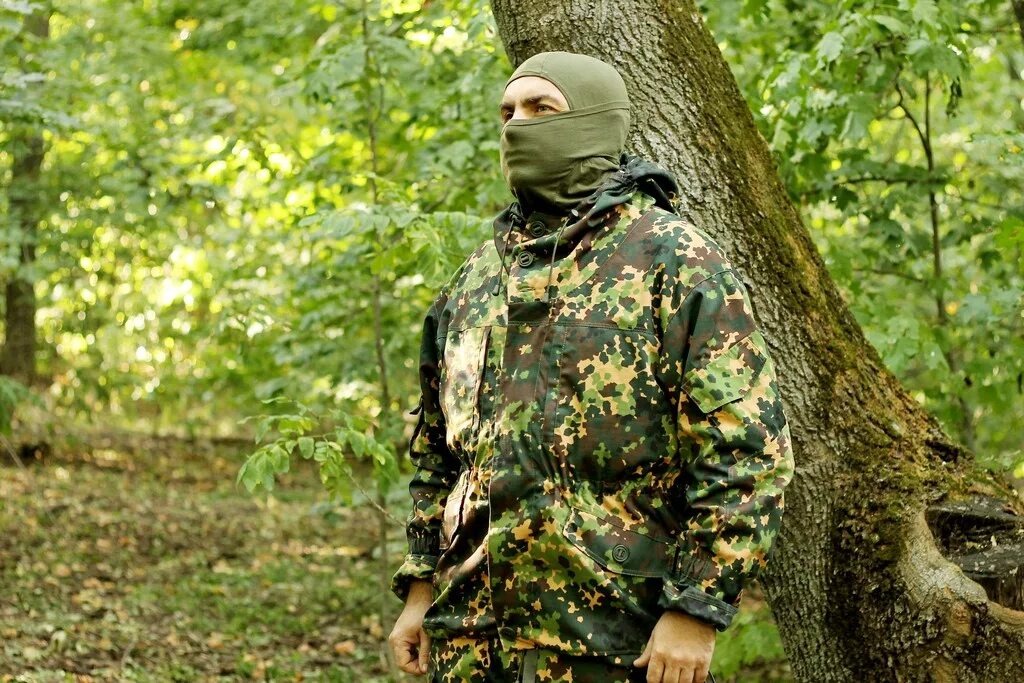 Военный в лесу