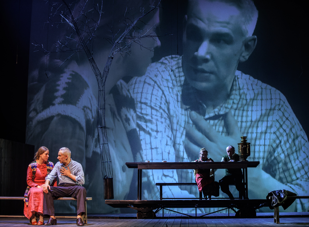 Спектакль «Калина красная». Фото:  Театр-фестиваль «Балтийский дом»