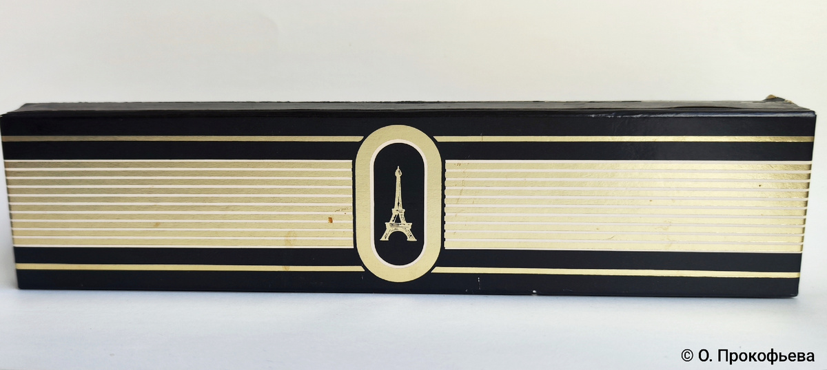 Набора миниатюрных французских духов из 1980-х