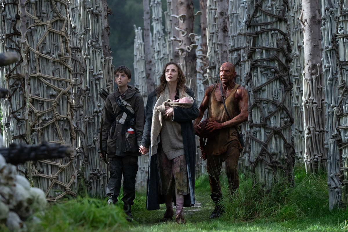 2025 год. 1 час 50 минут. КиноПоиск: 6.3. KinoOrel - 96/100. Ужасы, драма, боевик. Режиссёр: Дэнни Бойл. В полях: Элфи Уильямс, Аарон Тейлор Джонсон, Джоди Комер, Рэйф Файнс. 