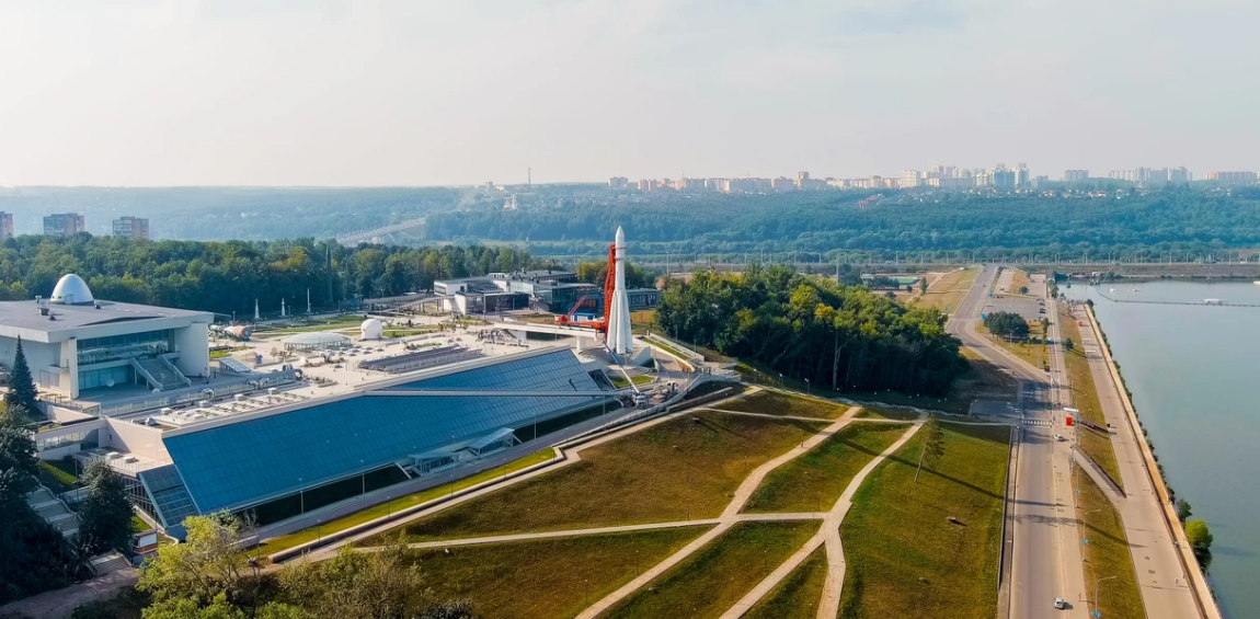 Вид с высоты на Калугу и Музей космонавтики им. К.Э. Циолковского