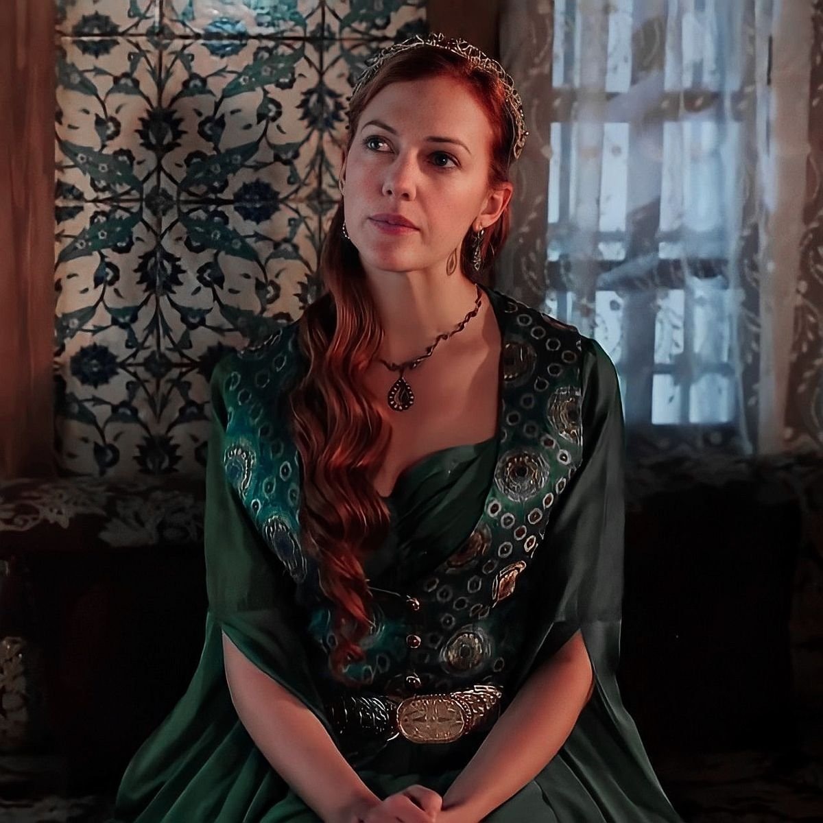 Хюррем присматривается к Лейле