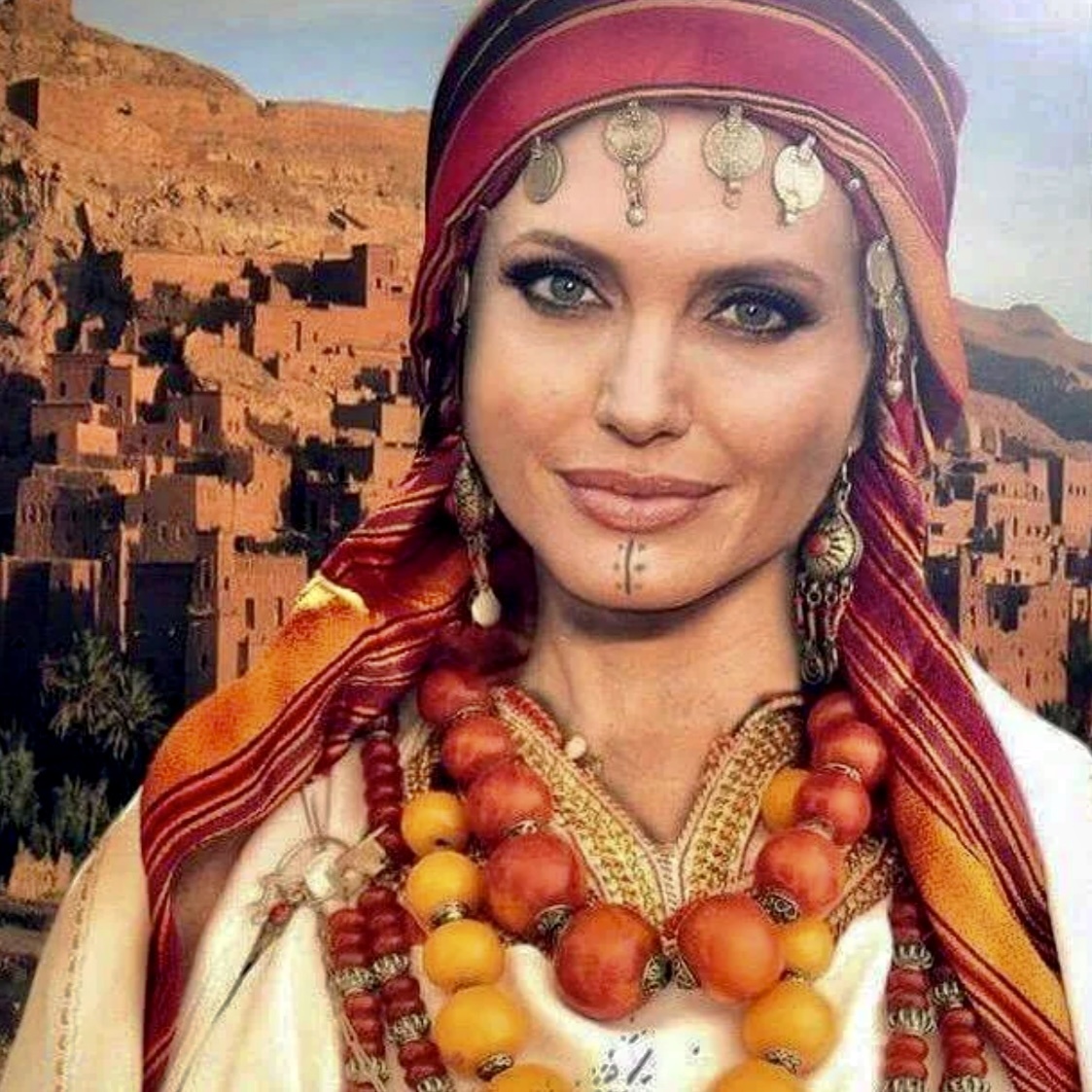 Анджелина Джоли в костюме Берберской женщины. Фото из интернета.