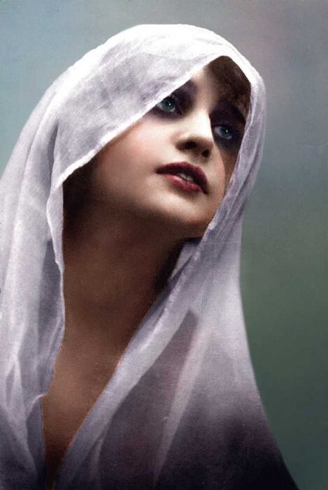 Вера Холодная