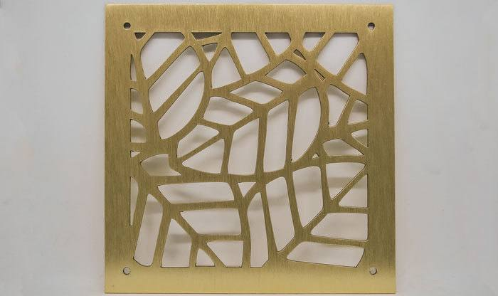 Вентялиционная решетка из шлифованной латуни, изготовление методом лазерной резки