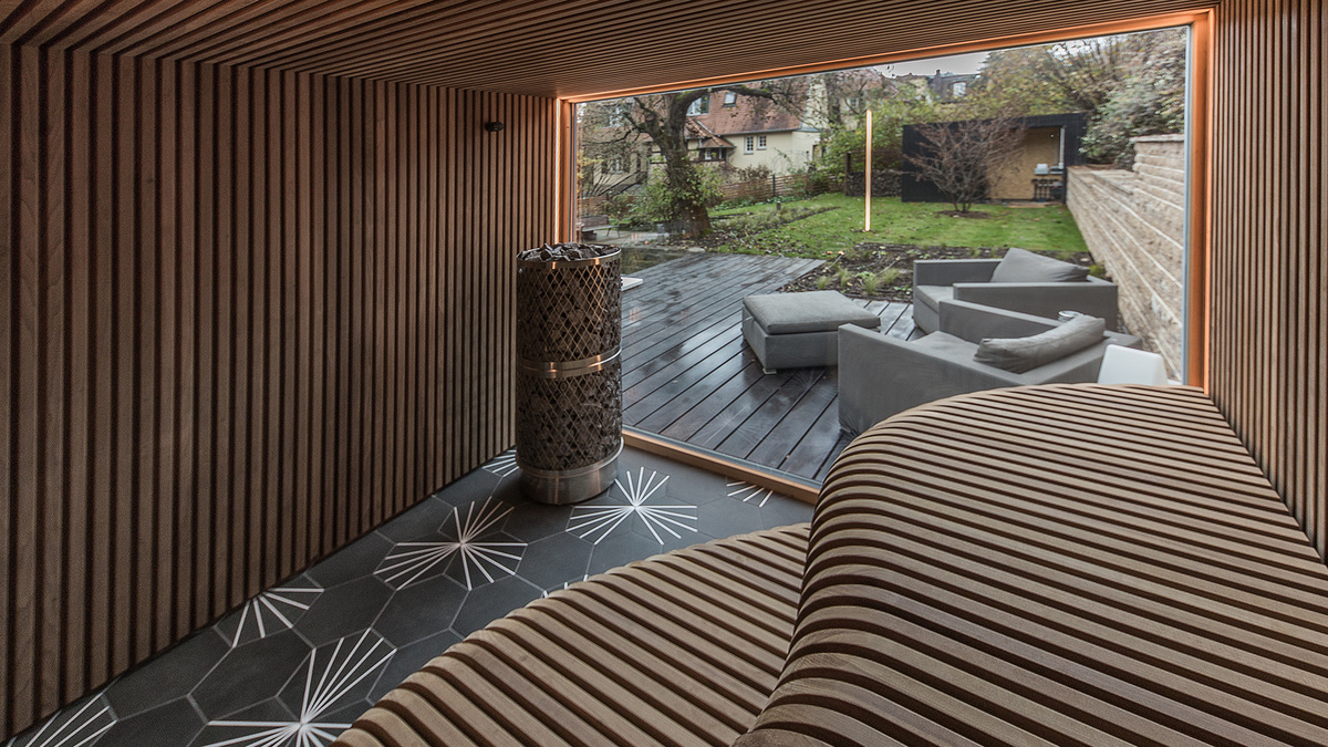 Реечный стиль в отделке парной комнаты