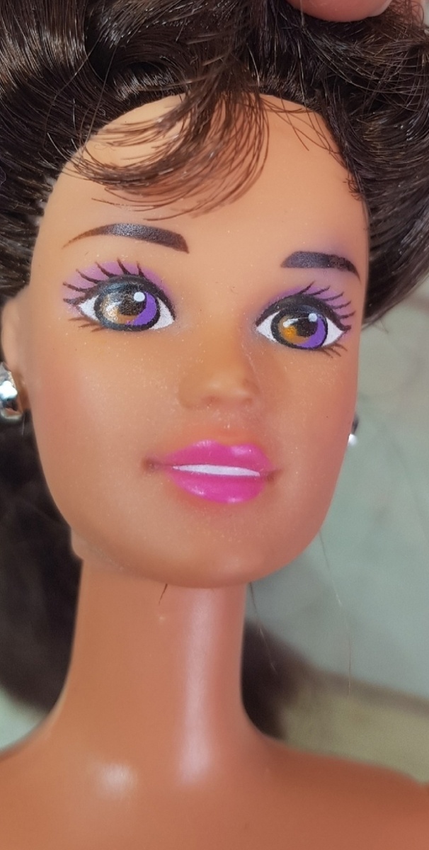 Проблемные места - бровь, краска вокруг губ, шея 