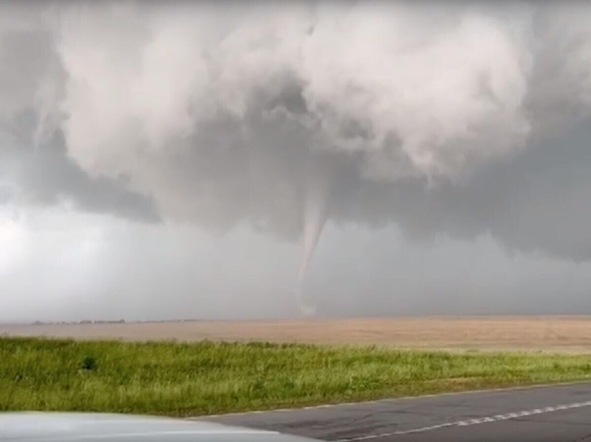   Смерч в Челябинской области. Кадр видео© Артем Яхимович / ВК
