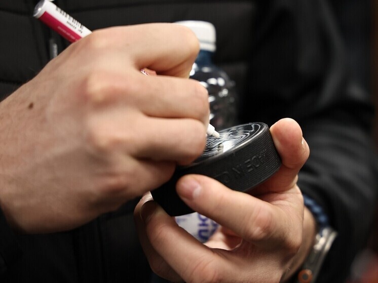     Валерий Белоусов и Майк Кинэн вписали себя не только в историю южноуральского хоккея, но и в историю КХЛ. Фото Юлии Боровиковой ("Вечерний Челябинск")