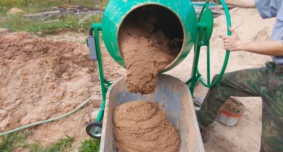 Глина в бетономешалке