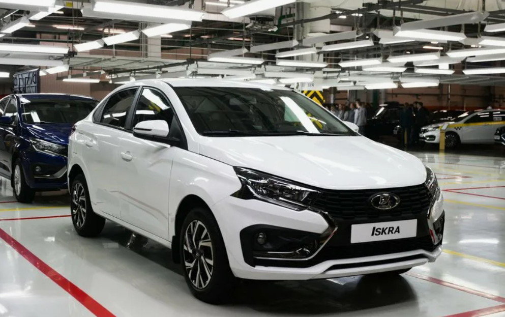Источник изоюражения: https://auto.mail.ru/article/101579-avtovaz-vyipustil-pervuyu-partiyu-lada-iskra/